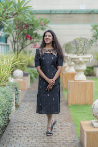 Black Beauty Straight Cut